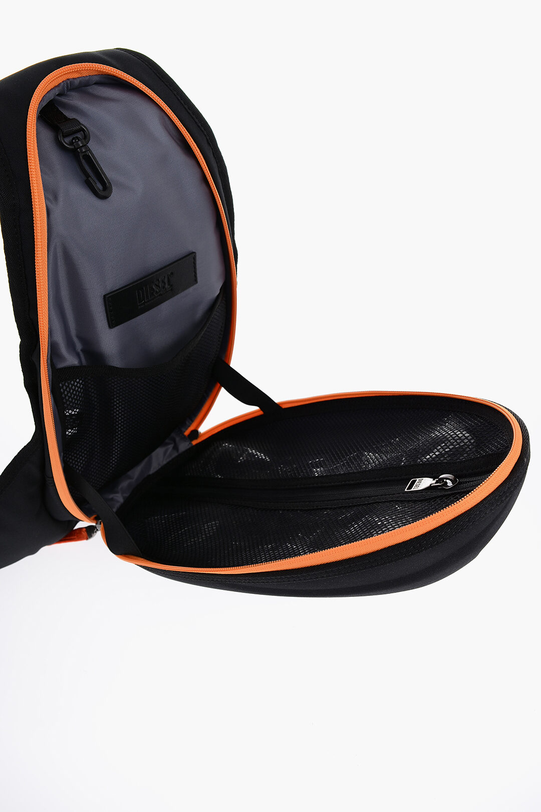DIESEL◆1dr-Pod エンボス Dロゴ スリングバッグ◆ブラック Diesel 1DR-POD Sling Backpack wth Embossed D Logo men