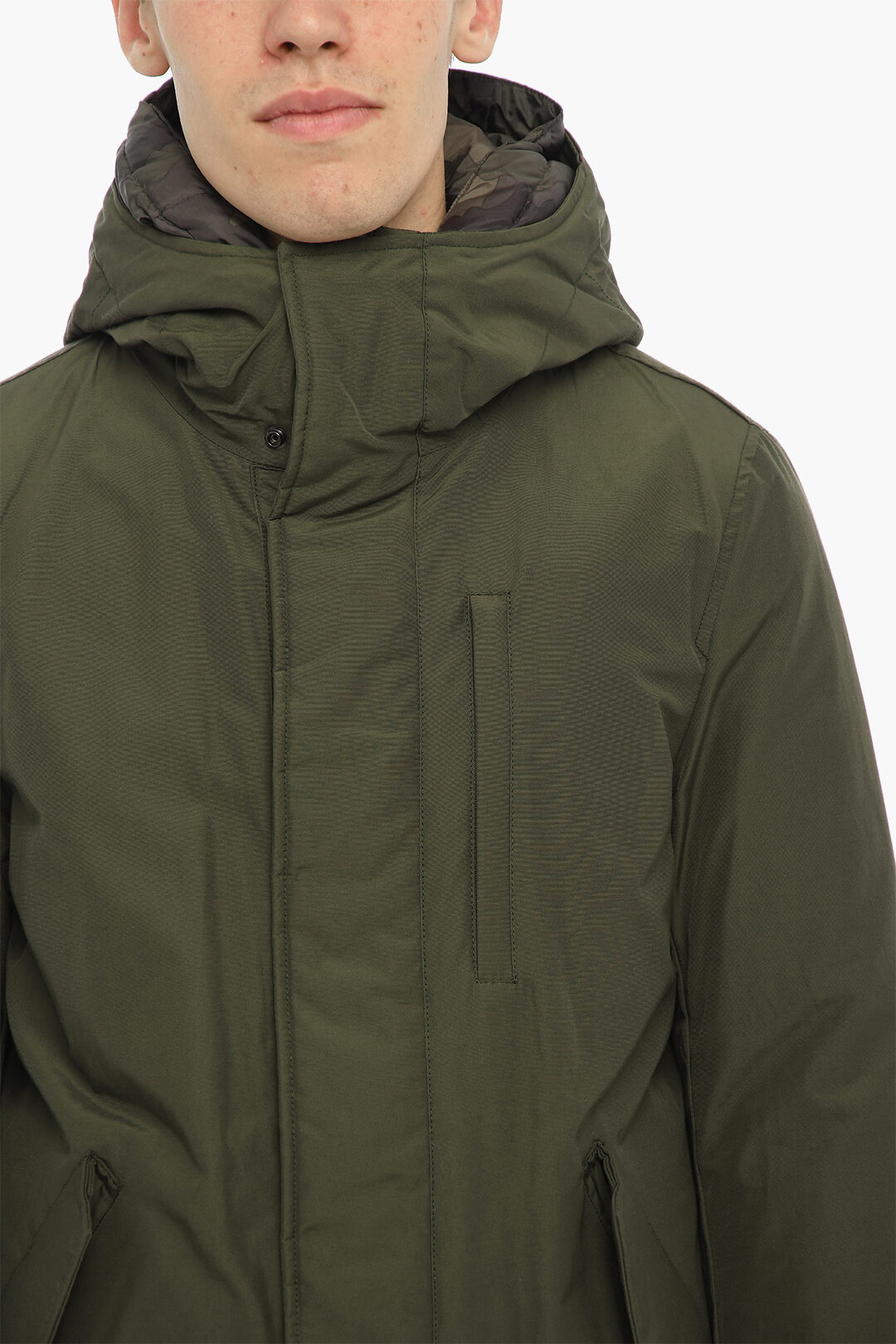 【送料&関税込】Woolrich Army Green Cotton Down Jacket Woolrich Army Green Cotton Blend Down Jacket | italist