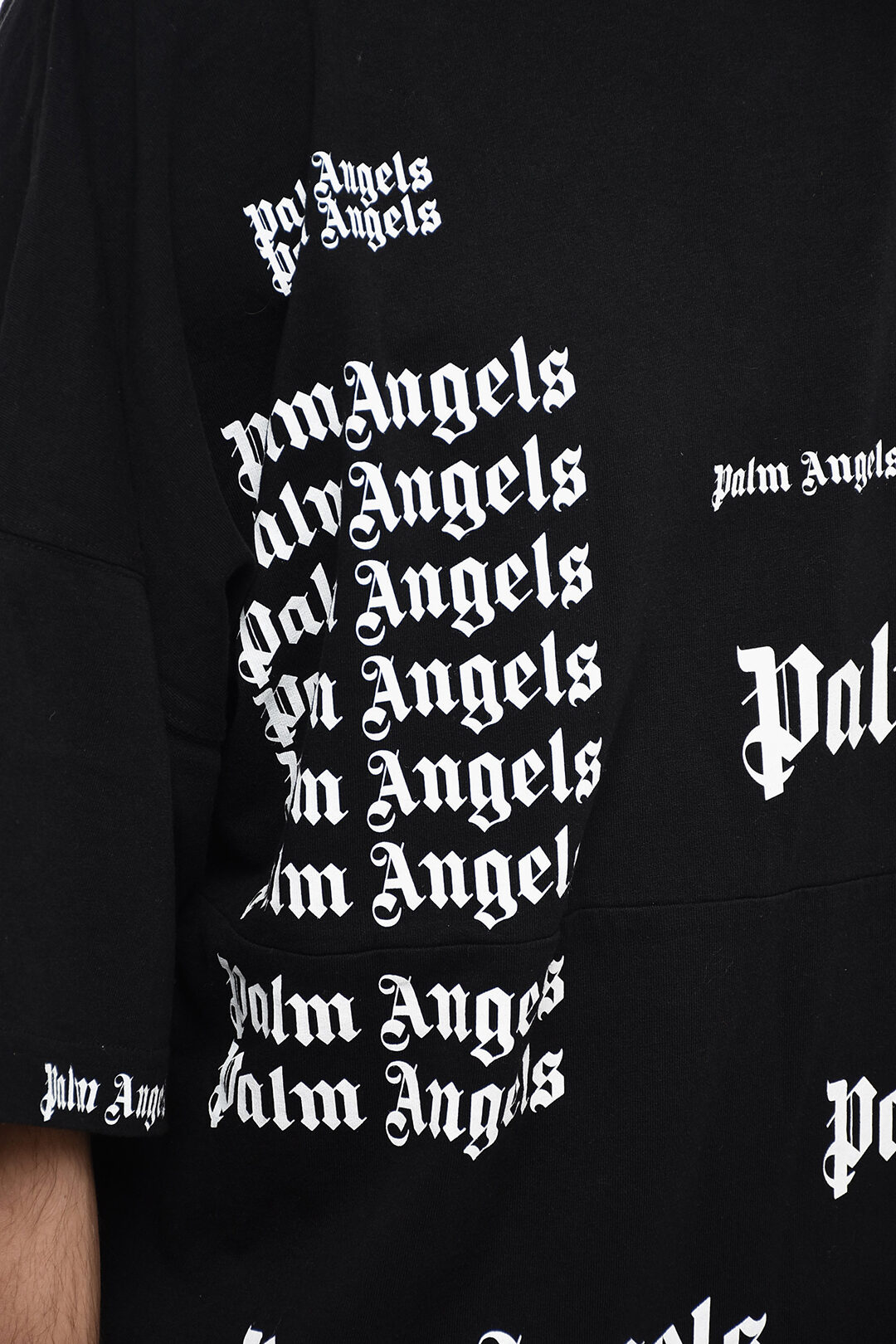 唯一無二の個性を纏う【Palm Angels】Logo Over S/S T-shirt Palm Angels All-Over Logo Printed Oversized Crew-Neck T