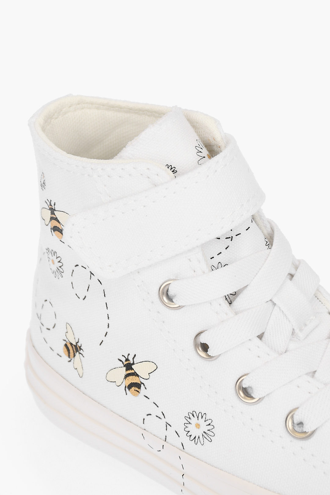 Converse Chuck Taylor Light Weight Canvas Shoes For Women - Buy Black Color  Converse Chuck Taylor Light Weight Canvas Shoes For Women Online at Best  Price - Shop Online for Footwears in