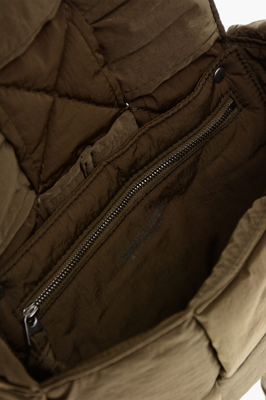 bottega-veneta-borsa-cassette-in-nylon-imbottita-uomo-glamood-outlet