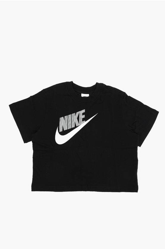 Nike Contrasting Logo Crop T-shirt In Black