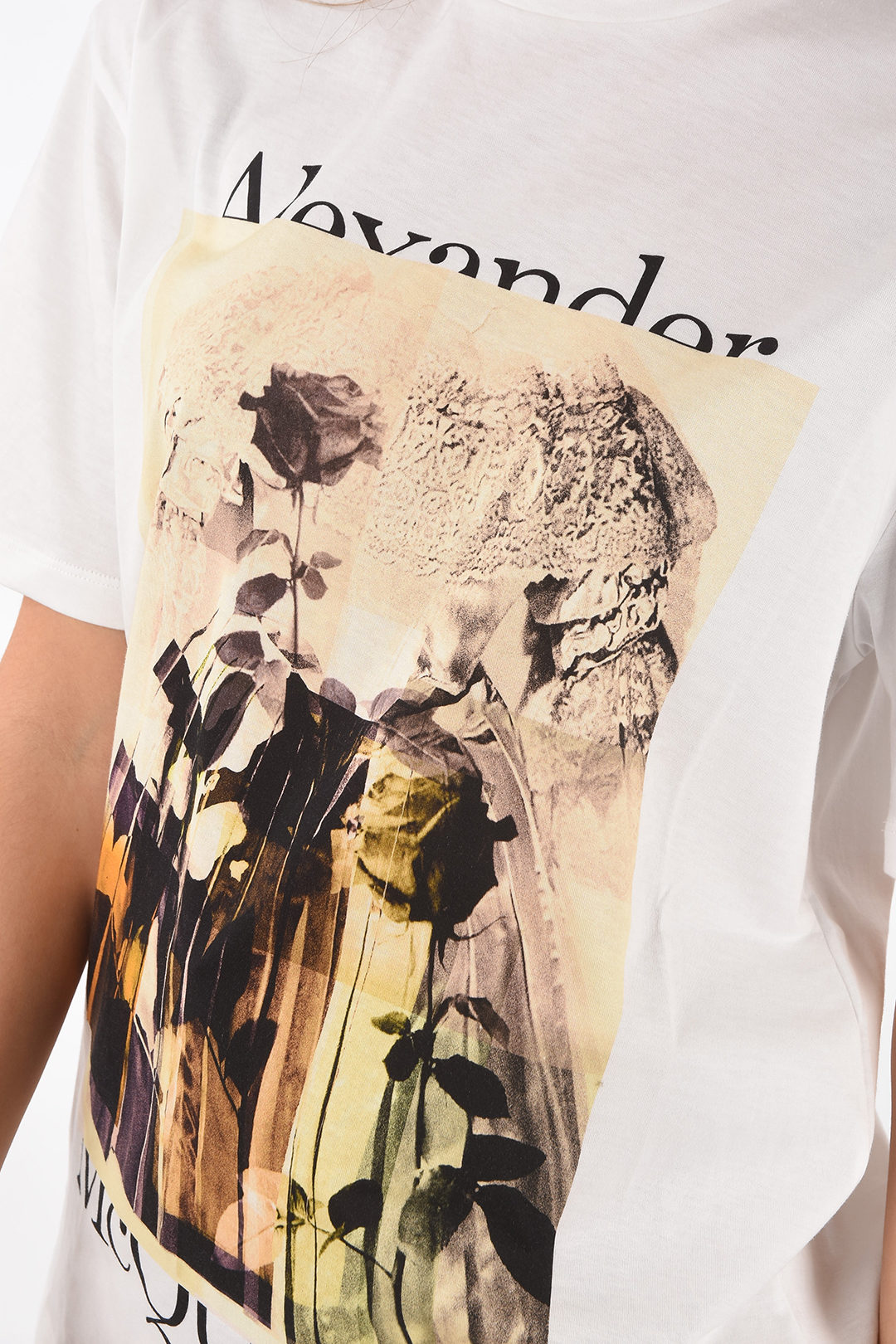 Tシャツ・カットソー ALEXANDER MCQUEEN Women Tunic Tops 777195QLADH 9000 WHITE Alexander McQueen - White t-shirt with Photographic Orchid