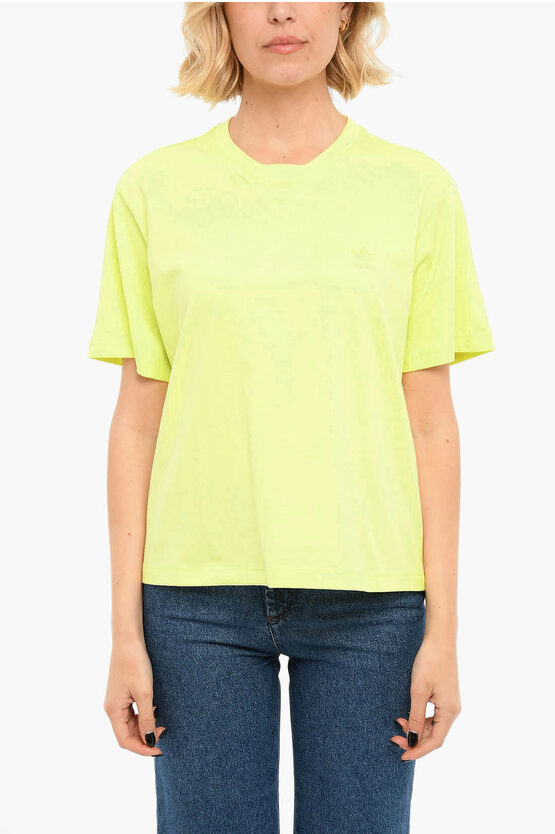 Adidas Originals Embroidered Logo Crewneck Short Sleeved T-shirt In Yellow