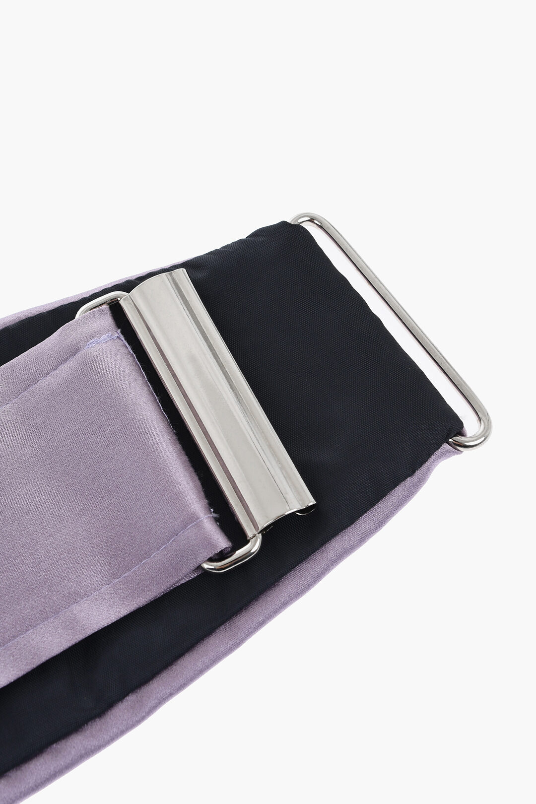 La cravatta a fiocco è l'accessorio più amato dalla celeb | GQ Italia La cravatta a fiocco è l'accessorio più amato dalla celeb | GQ Italia