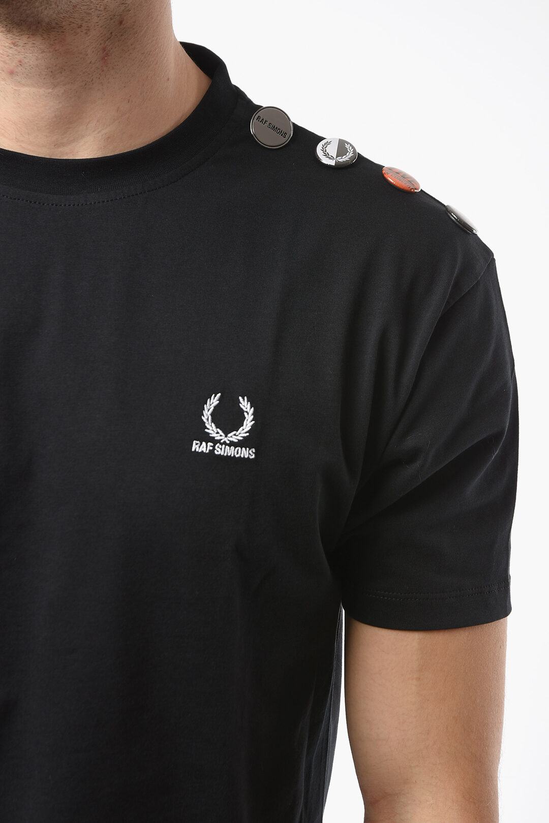 FRED PERRY T-shirt Oversize con Cucitura Logo e Dettaglio Spille