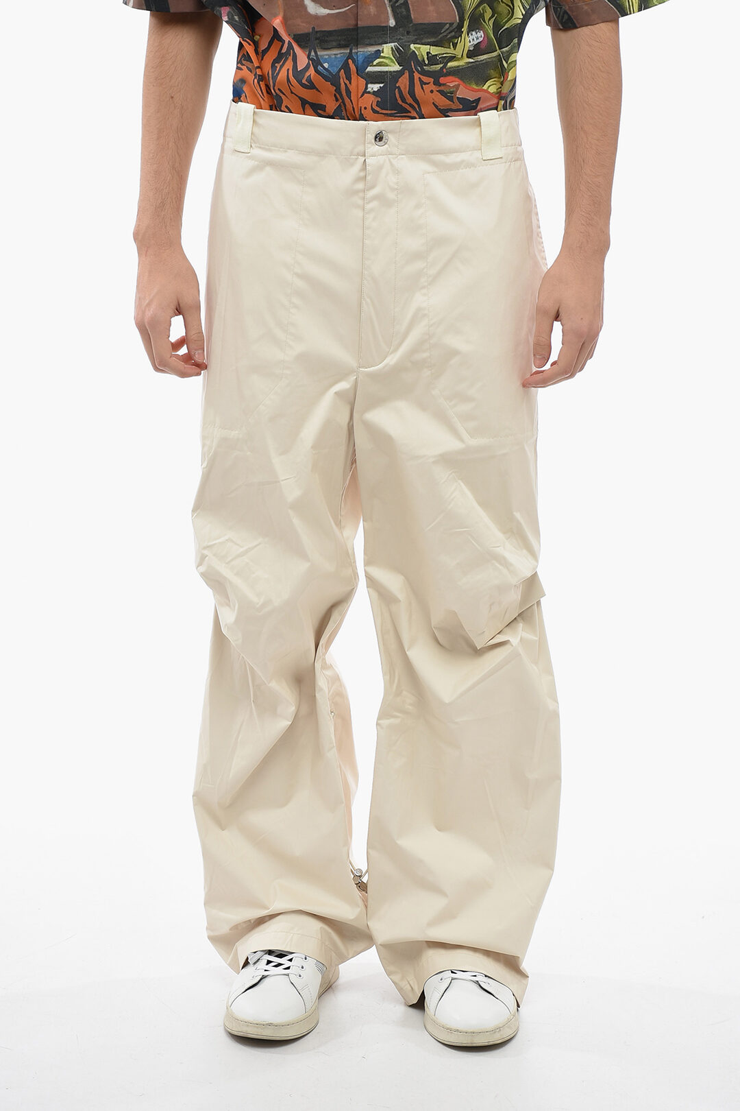 【関税＆送料込み】Moncler Wide-Leg Cotton Sport Pants Moncler logo-patch Cotton Cargo Trousers | Black | FARFETCH