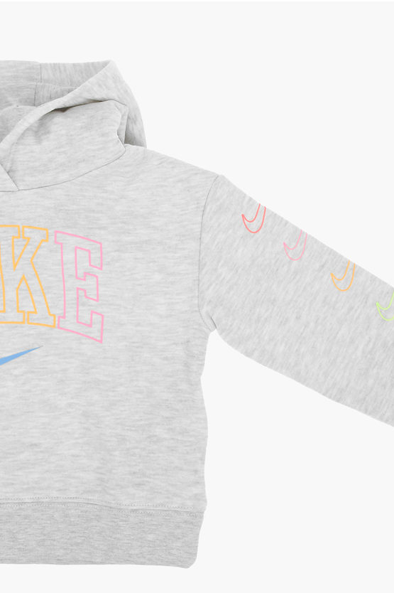 Kapuzenpullover mit buntem Logo