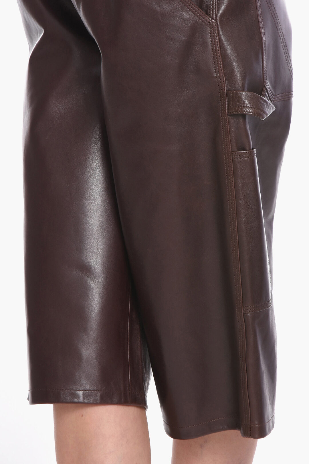 ショートパンツ BOTTEGA VENETA SS22 LEATHER SHORTS (633445 VKLC05482) BOTTEGA VENETA SS22 LEATHER SHORTS (633445 VKLC05482