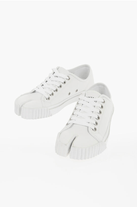 Maison Margiela Mm22 Solid Color Leather Tabi Low Top Sneakers In White