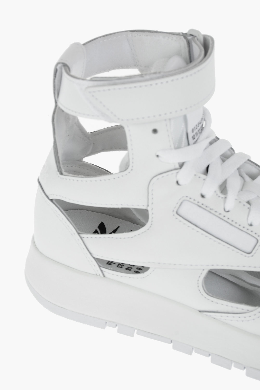 Maison Margiela MM22 X REEBOK Eco-Leather UNISEX Tabi Maison Margiela MM22 X REEBOK Eco-Leather UNISEX Tabi