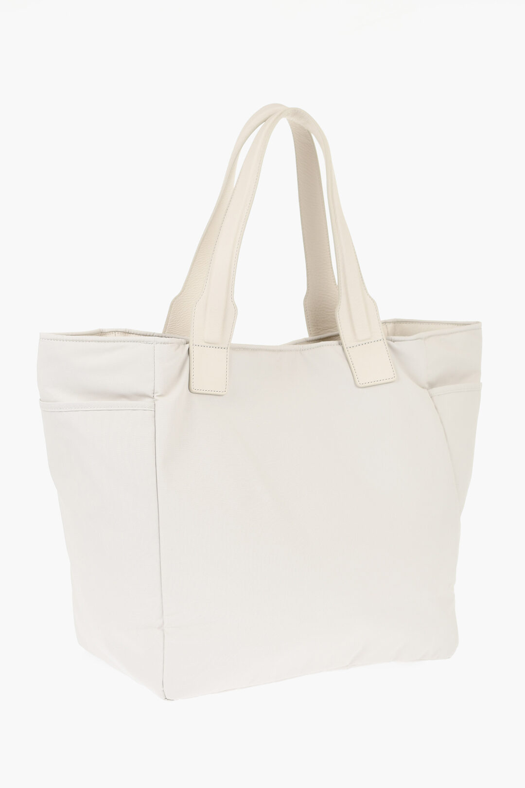 トートバッグ ^LOW CLASSIC^ PADDED NYLON BAGWHITE LC233_BA01WH Low Classic Padded Tote Bag #로우클래식 on Bunjang Global Site.