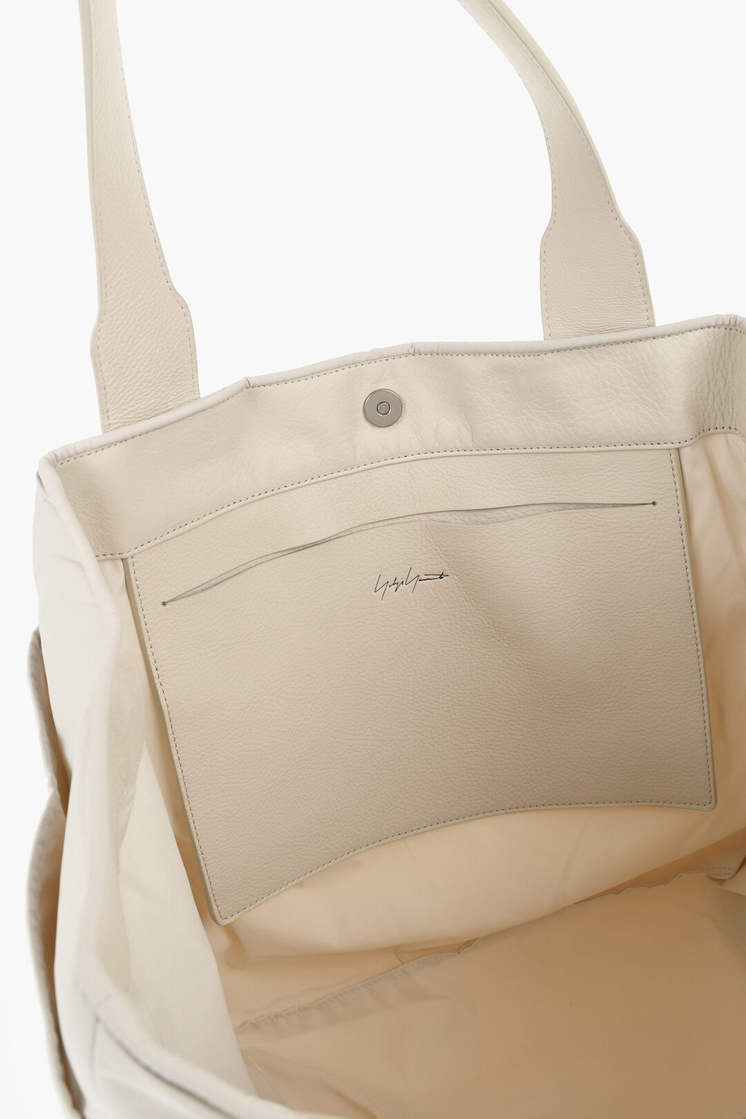 トートバッグ +AMOMENTO+ PADDED 3LAYER BAGLIGHT BEIGE AM23SSW03BGLG nil】レザー トートバッグ M 変形2way 金箔 箔押しロゴ入り