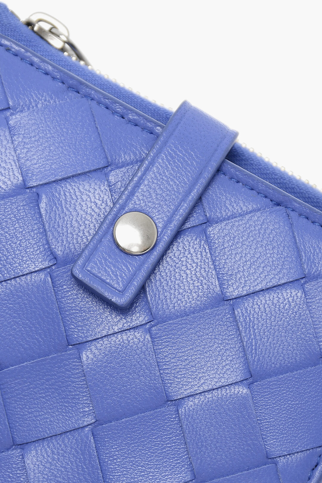 Sandali in pelle intrecciata: i modelli per l'estate