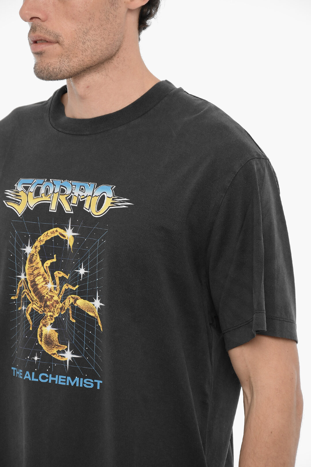 ★NeIL Barrett★ピアスポロTシャツ Neil Barrett Printed SCORPIO THE ALCHEMIST Crew-neck T-Shirt