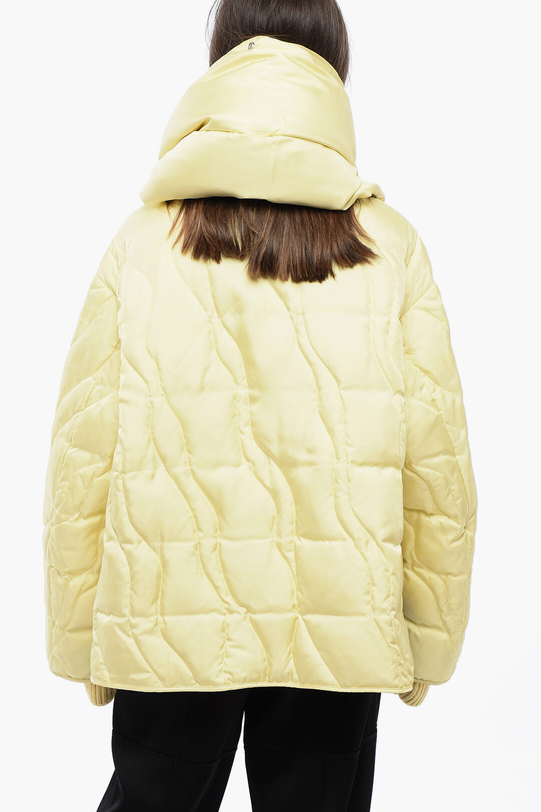 【送料&関税込】Jil Sander Beige Polyamide Down Jacket Jil Sander // Light Beige Down Puffer Jacket – VSP Consignment