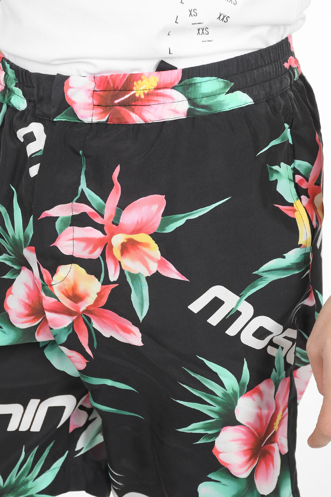 【送料&関税込】Moschino Printed Silk Shorts Moschino Silk Shorts With Floreal Print And Drawstring men