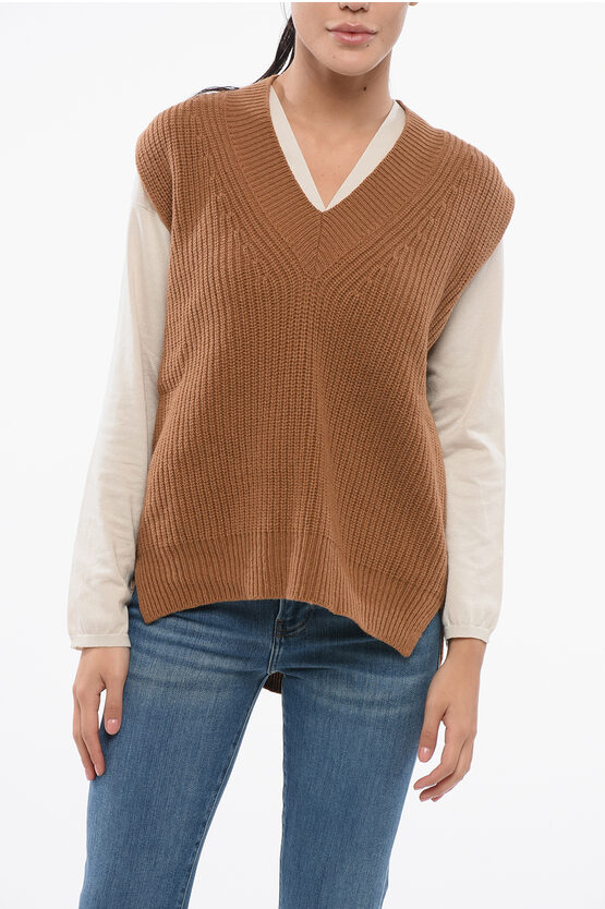 DEPARTMENT 5 SLEEVELESS V-NECK MERINOS WOOL AND CASHMERE RYNIS SWEATER 