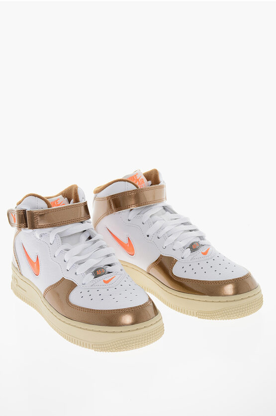Nike Sneakers Alte AIR FORCE in Pelle con Dettagli a Contrasto