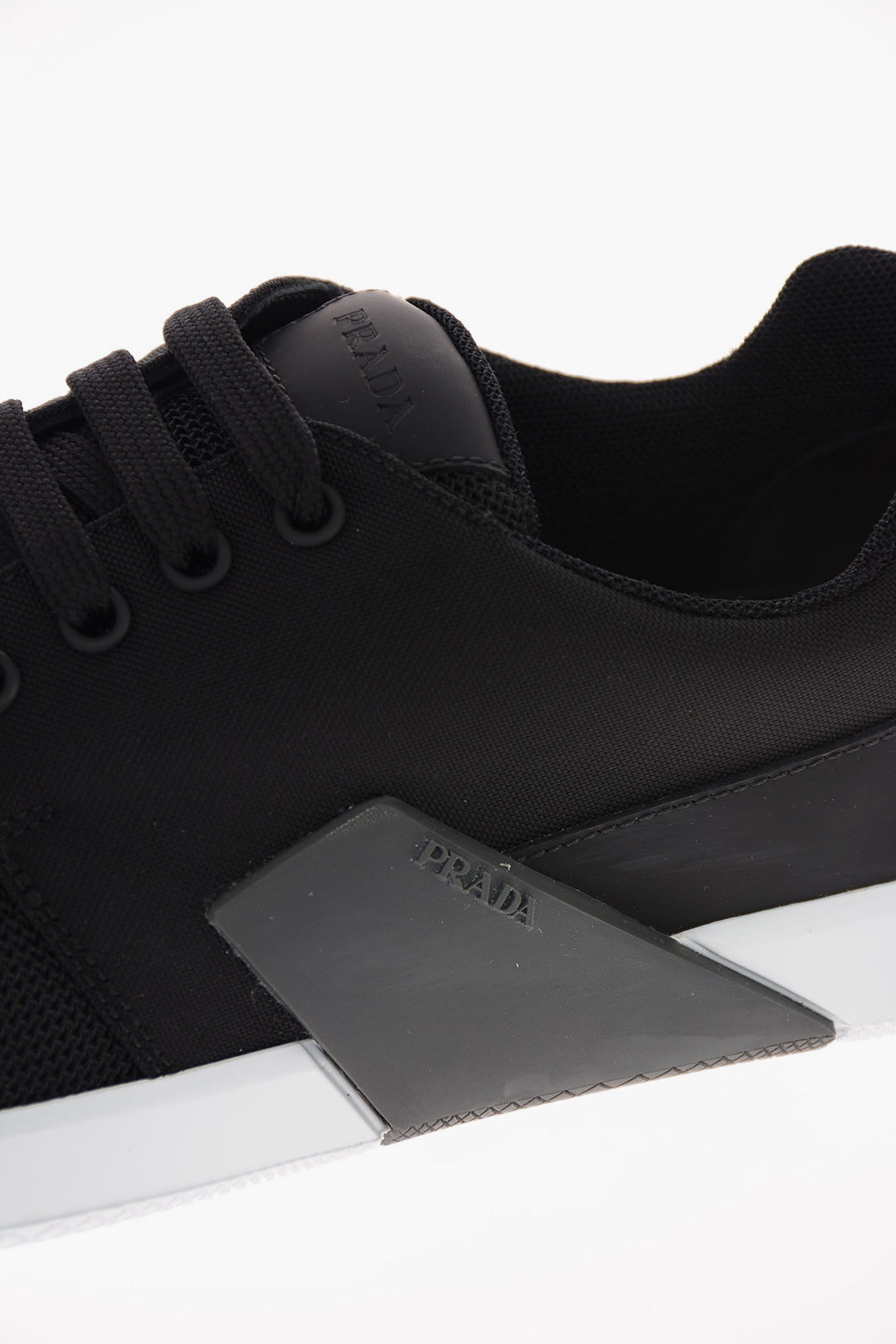 Prada Outlet: scarpe e borse scontate sempre