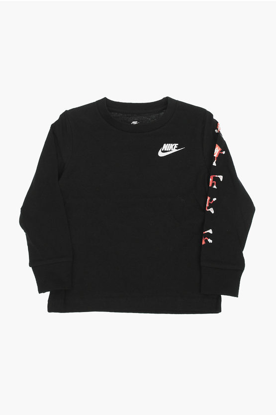 solid color crew-neck T-shirt with side print