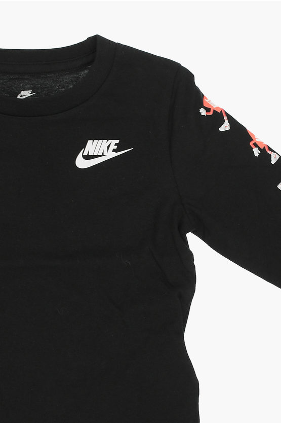 solid color crew-neck T-shirt with side print