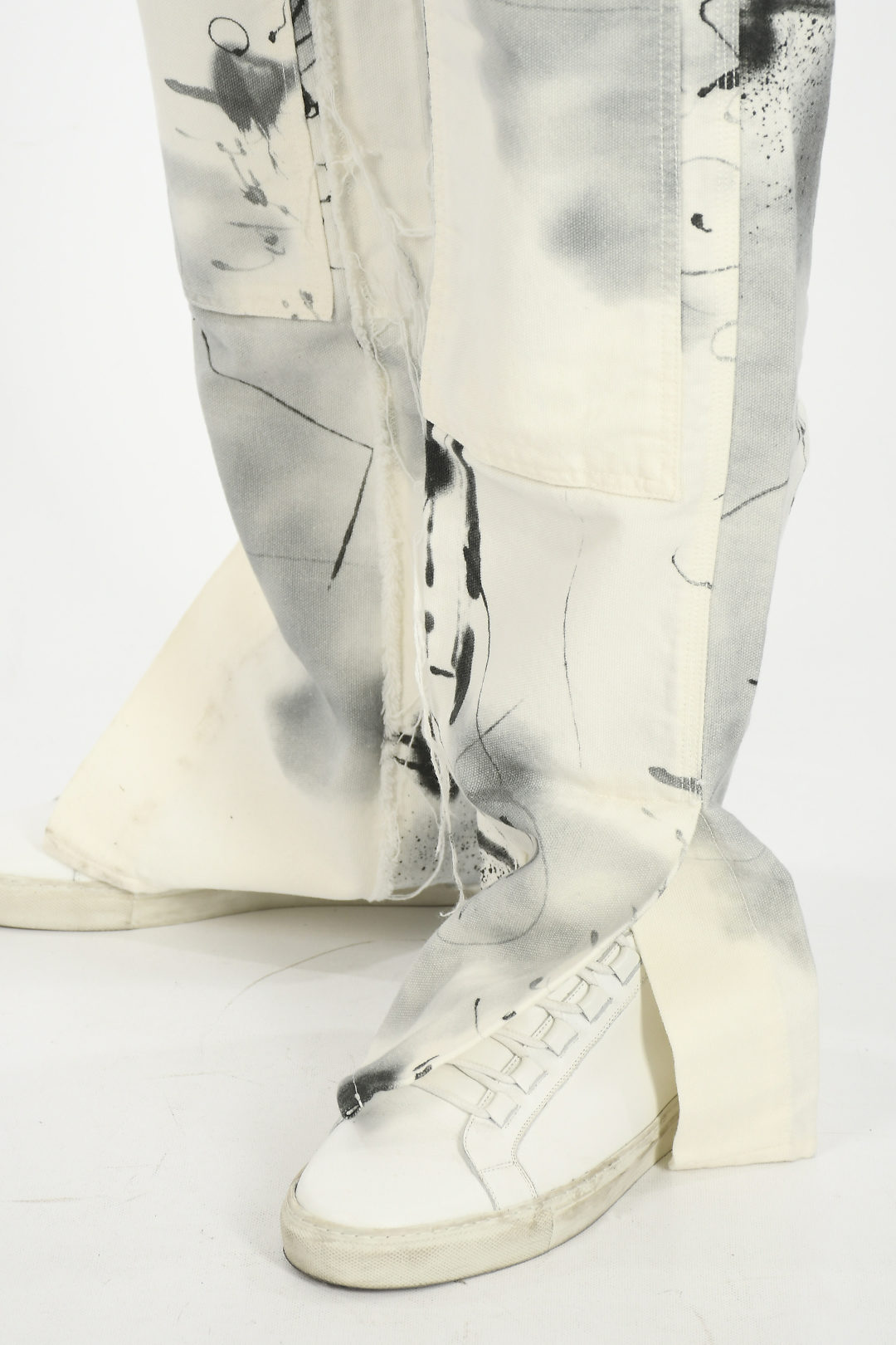 Off-White Spray Effect Print FUTURA ABSTRACT CARPENTER