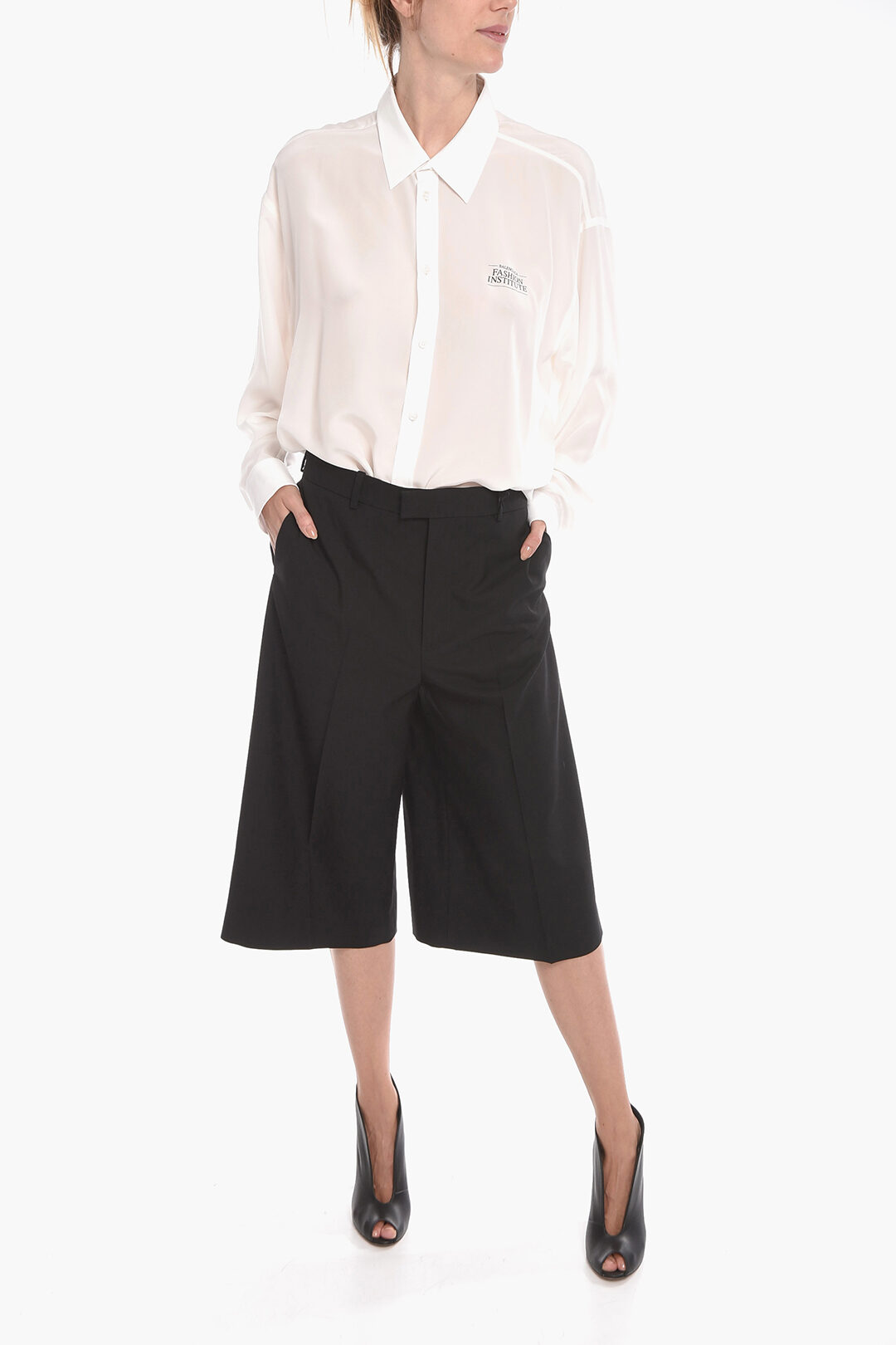 パンツ BOTTEGA VENETA Women Shorts  Burmudas 810488 V3PH0 1000 Bla Bottega Veneta Shorts In Lambskin By Bottega Veneta Bottega